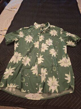 Eddie Bauer Men’s TXL Classic Fit Green Floral Cotton Button-Down Shirt